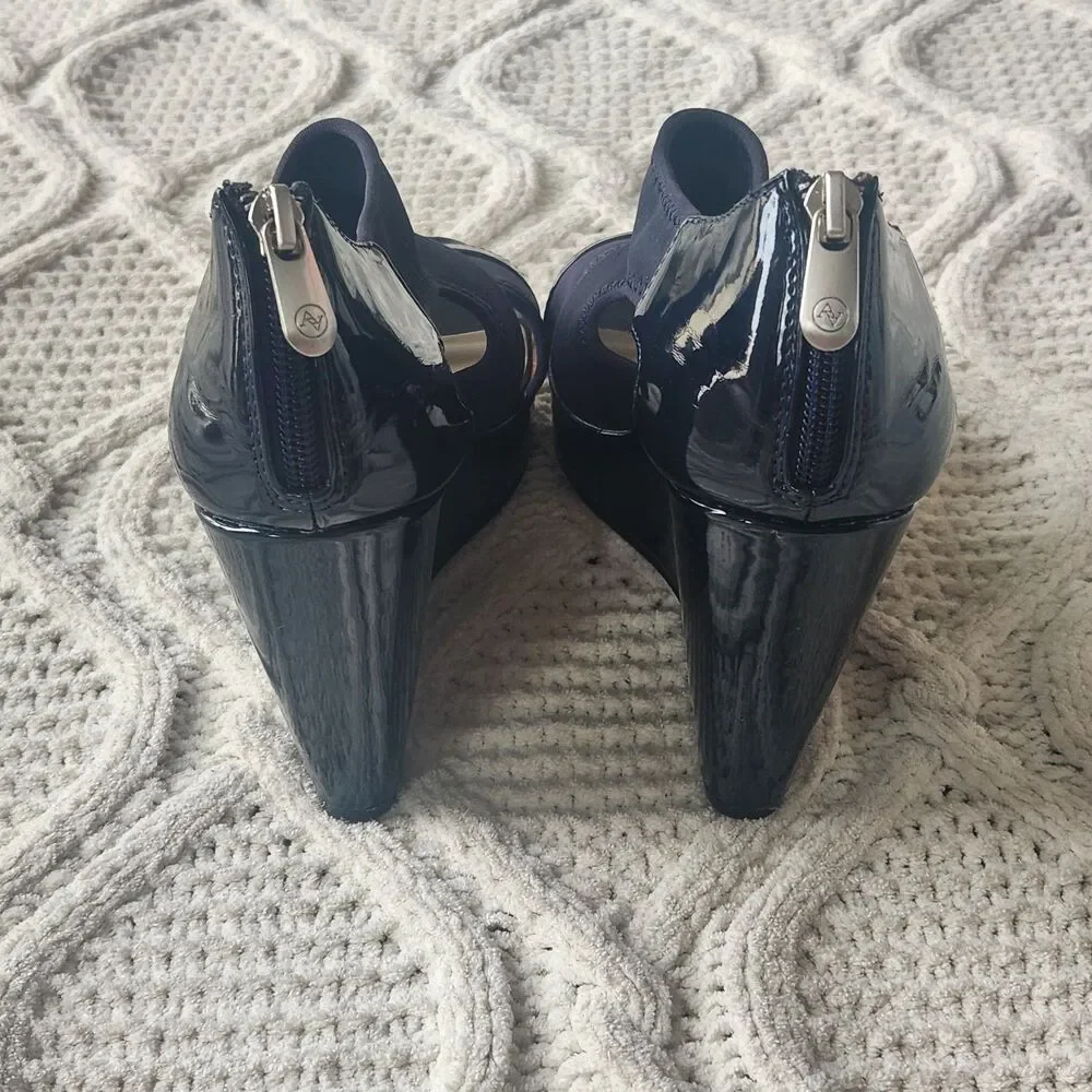 Adrienne Vittadini Navy Blue Patent Open toe Wedges Size 8.5